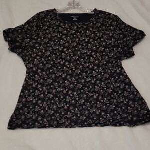 Croft&Barrow Black and Cream Patterned Tee Crew Neck